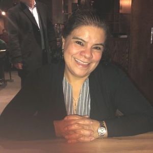 Meet your Posher, Yoly